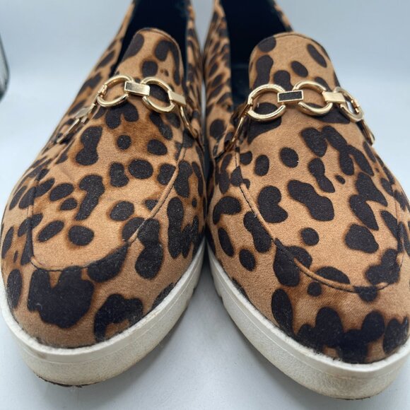 Leopard Print Loafers with Gold Chain Accent โ Size 10W - Picture 2 of 10